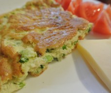 Омлет без молока с луком