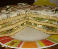 Простой торт из бисквитных коржей