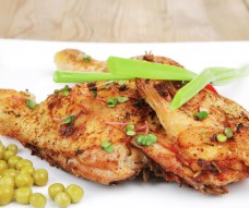 Цыпленок с зеленым горошком